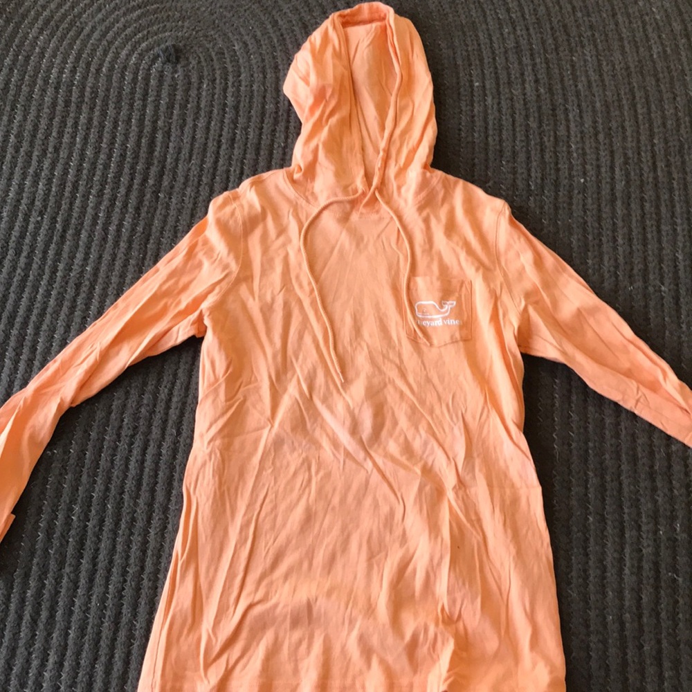 Girls vineyard vines hoodie tee.